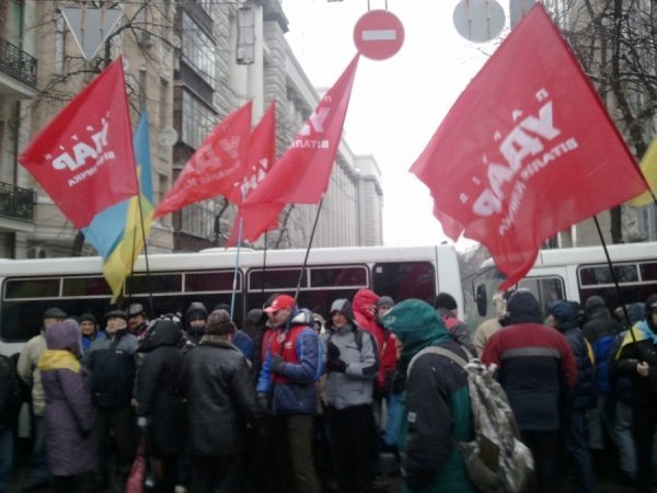 У Києві п'ятий день блокують Раду і Кабмін. ФОТО