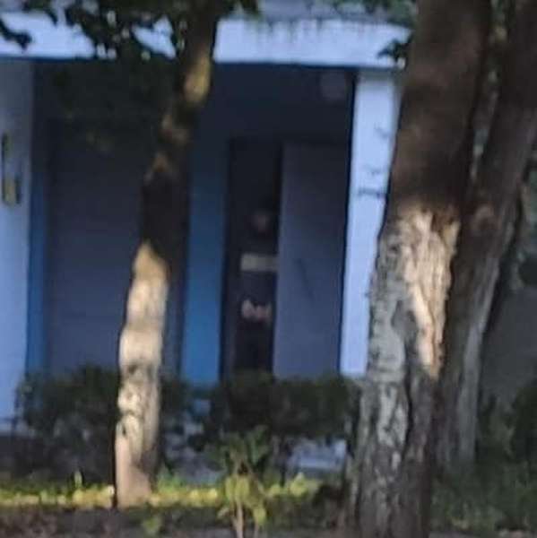 Показує перехожим своє «хазяйство»: лучани скаржаться на неадекватного мешканця багатоповерхівки