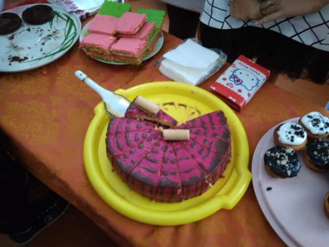 Волинські школярі продавали солодощі заради благодійності