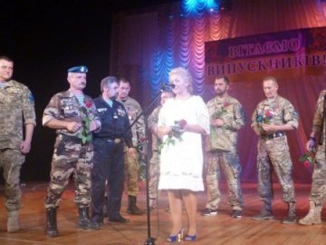 Волинські АТОшники нагородили директорку медколеджу