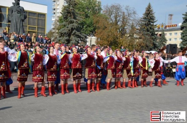 Луцькі ліцеїсти урочисто прийняли присягу. ФОТО