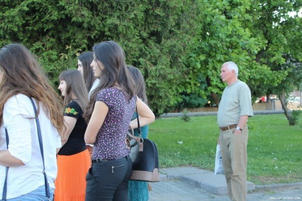 У центрі Луцька біля фонтану читали вірші. ФОТО. ВІДЕО