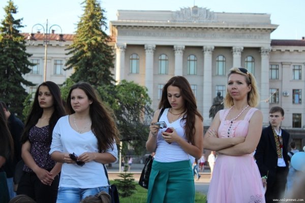 У центрі Луцька біля фонтану читали вірші. ФОТО. ВІДЕО