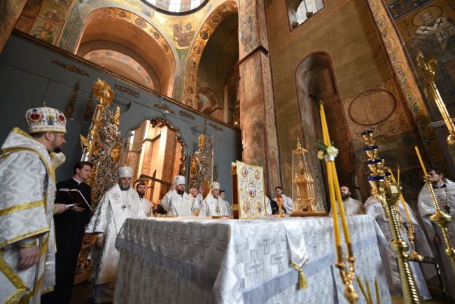 «Все це якесь диво»: священик з Волині опублікував фото з богослужіння у Софії Київській