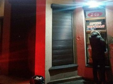 У Луцьку три магазини попалися на продажі «нічного» алкоголю. ФОТО