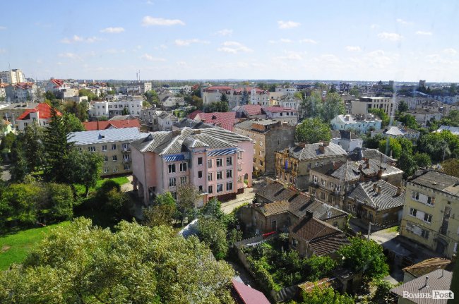 Будинок на вулиці Набережній, 10: краєвид з вікна