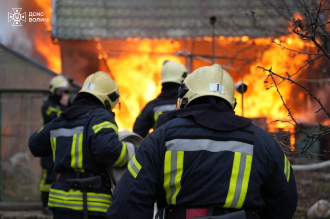 На Волині горіла господарська споруда. ВІДЕО