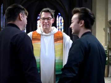 Ватикан дозволив благословляти одностатеві пари