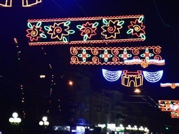 Навіщо в центрі міста труси? – у Луцьку кпинять з нової ілюмінації