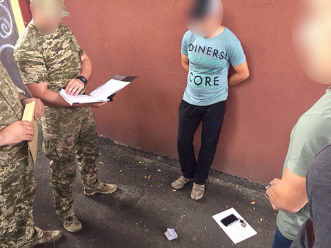 На хабарі затримали працівника Луцького прикордонного загону