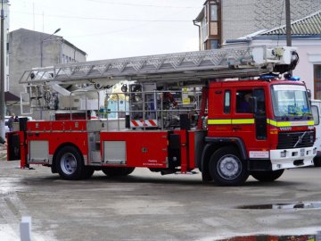 Жителі містечка в Англії купили 2 пожежні автівки для волинського міста