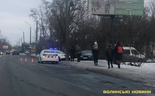 У Луцьку на Набережній зіткнулися автівка поліції та «Опель». ФОТО