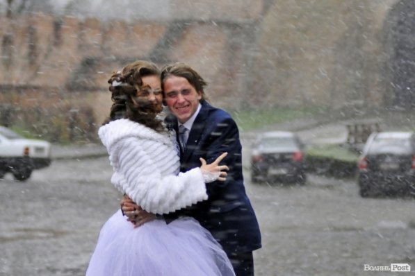 Перший сніг молодятам не завада 