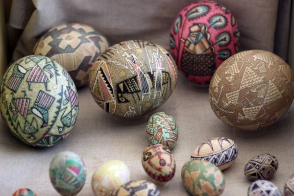 У музеї  Лесі Українки відкрито виставку витинанок та писанок. ФОТО