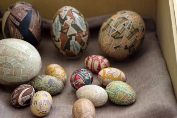 У музеї  Лесі Українки відкрито виставку витинанок та писанок. ФОТО