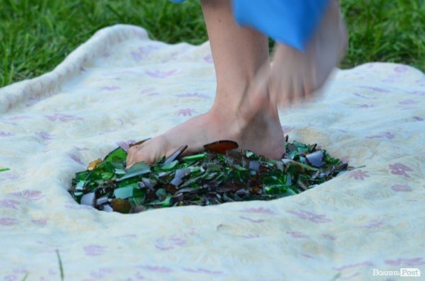 Гопак на битому склі: у Луцьку козачата показали елементи козацького характерництва. ФОТО. ВІДЕО