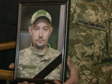 Луцьк попрощався із загиблим захисником