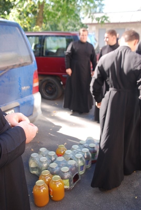 Священики передали Луцькому госпіталю ліки. ФОТО