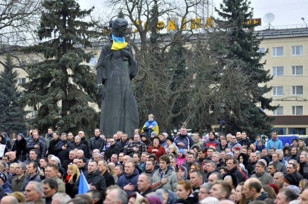 Антивоєнне віче в Луцьку: обличчя майдану. ФОТО
