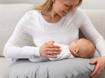 Функції та види подушок для годування*