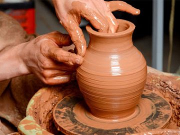 На Волині хочуть створити дитячу гончарню