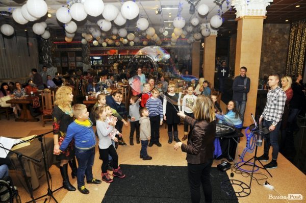 Майстерки, фотозони, аукціон: у Луцьку влаштували свято для особливих дітей