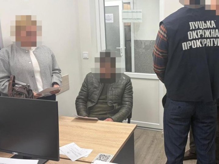 Затримали за хабар у 30 тисяч доларів: як суд покарав посадовця Луцькради 