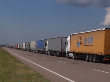 На «Ягодині» – кілометрові черги з фур. ВІДЕО