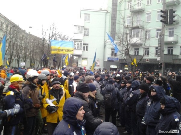 «Беркут», «вольєр» регіоналів і загони самооборони. НОТАТКИ ОЧЕВИДЦЯ.  ФОТО. ВІДЕО