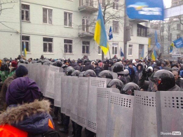 «Беркут», «вольєр» регіоналів і загони самооборони. НОТАТКИ ОЧЕВИДЦЯ.  ФОТО. ВІДЕО