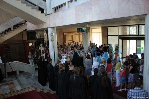 У Волинську ОДА принесли чудотворну ікону. ФОТО