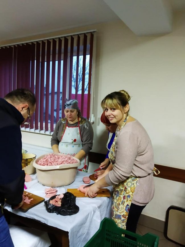 Лучани передали військовим більше 100 кілограмів салату «Олів'є». ФОТО