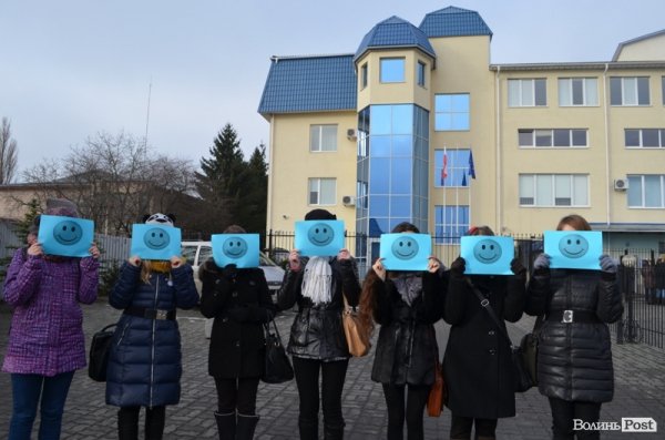 Смайлики для польського консульства