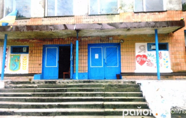 Мине ще кілька років і чи не найбільший в районі будинок культури стане руїною.