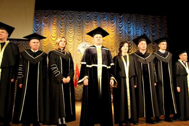 Близько тисячі студентів ЛНТУ стали магістрами. ФОТО