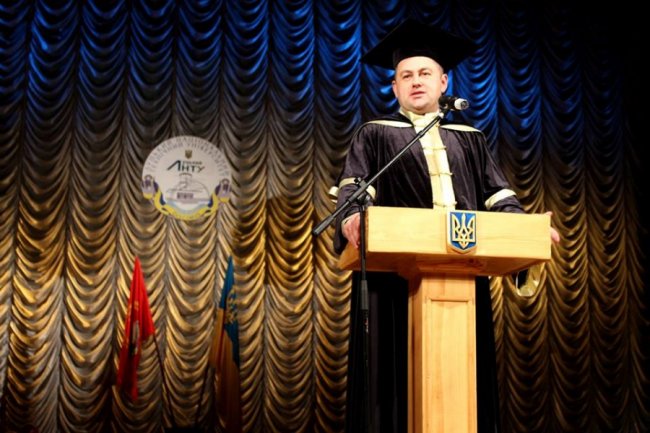 Близько тисячі студентів ЛНТУ стали магістрами. ФОТО