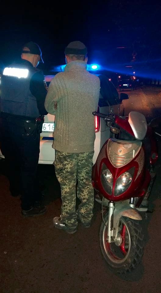 На Відродження у нетверезого водія вилучили скутер. ФОТО