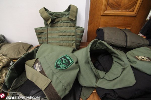 Нові зразки одягу і продовольчого пайка для військовослужбовців. ФОТО