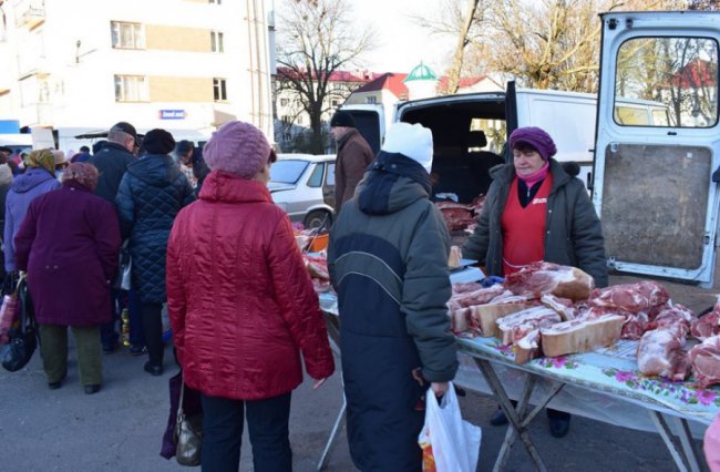 Цукор, риба і кролі: у волинському райцентрі влаштували ярмарок. ФОТО