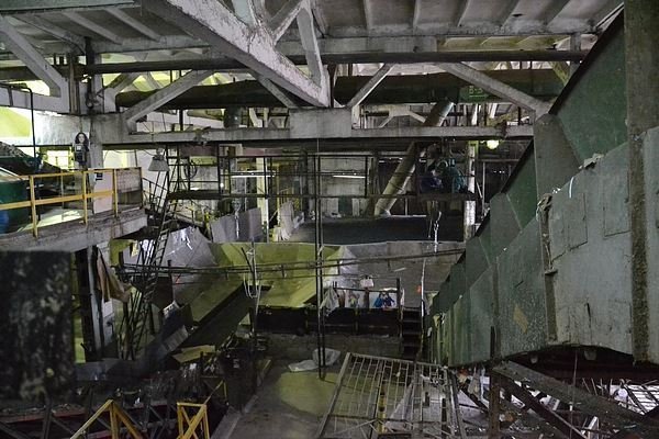 Луцьким школярам показали, як переробляють відходи та виробляють папір. ФОТО