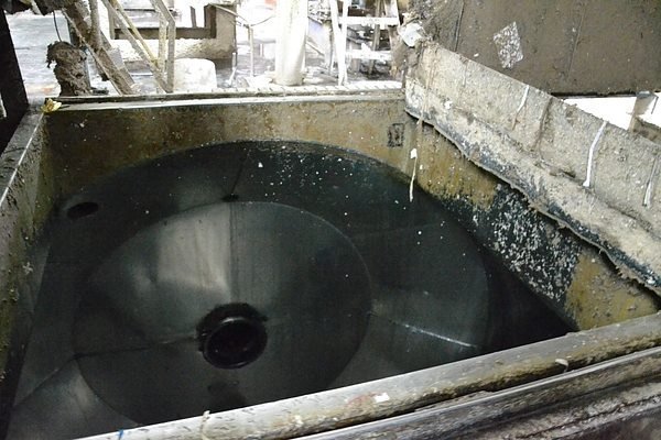 Луцьким школярам показали, як переробляють відходи та виробляють папір. ФОТО