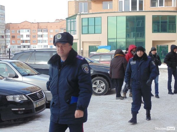 Волинські автомайданівці навідалися до керівників області з «подарунками». ФОТО. ВІДЕО