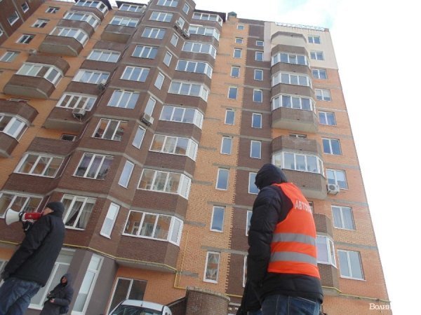 Волинські автомайданівці навідалися до керівників області з «подарунками». ФОТО. ВІДЕО