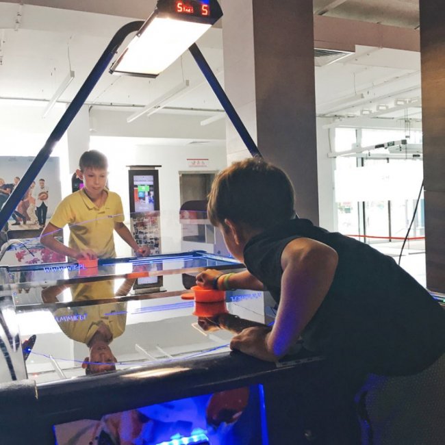 Play Hall, що у «Промені», дарує подарунки іменинникам*