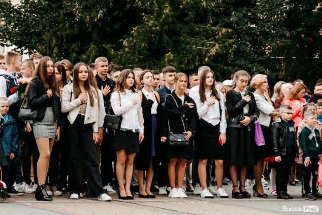 У Луцькому НВК №26 пролунав перший дзвінок. ФОТОРЕПОРТАЖ