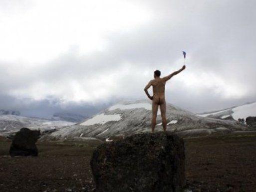 Нудисти-туристи «підірвали» інтернет. ФОТО