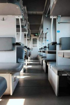 «Укрзалізниця» показала перші оновлені плацкартні вагони. ФОТО