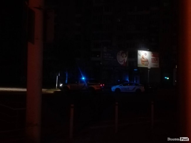 У Луцьку вночі евакуювали авто таксиста-хама. ФОТО