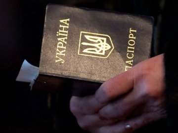 Щоб купити долари, потрібно буде показати паспорт 