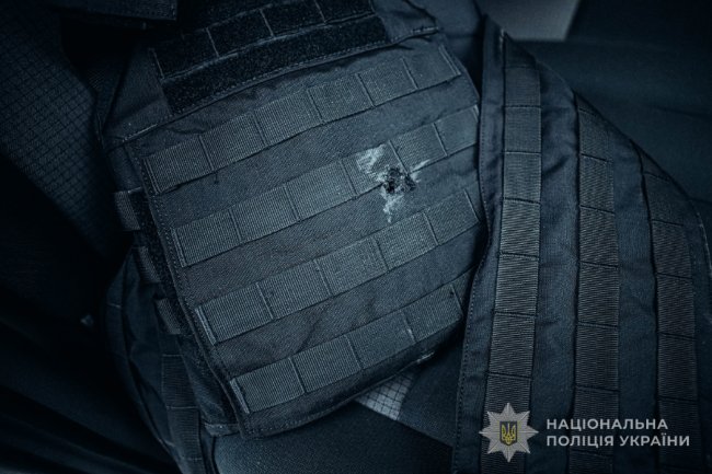 У Луцьку дебошир вистрілив у поліцейського, який прикрив собою жінку з дитиною